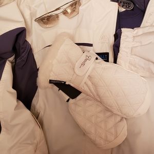 NWT Barts White Ladies Waterproof Mittens